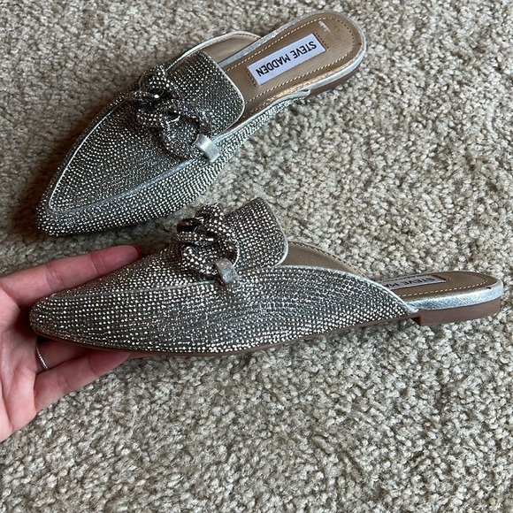 Steve Madden Finn Silver Thornton chain flat slide shoe size 6 point toe - Picture 3 of 8